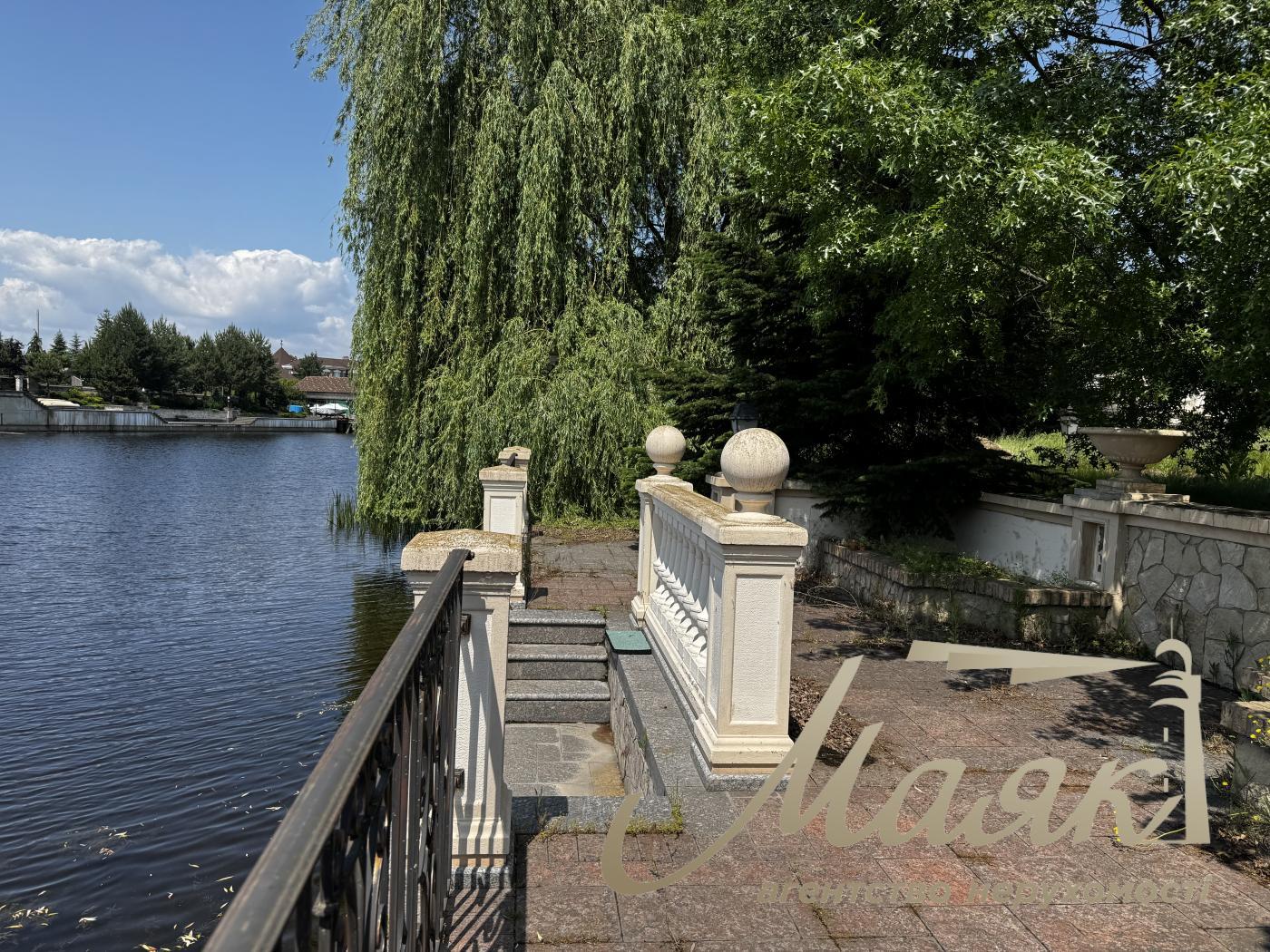 Продаж будинку біля води 1200 кв.м у Кончі-Заспі | Свій пляж і вихід до води