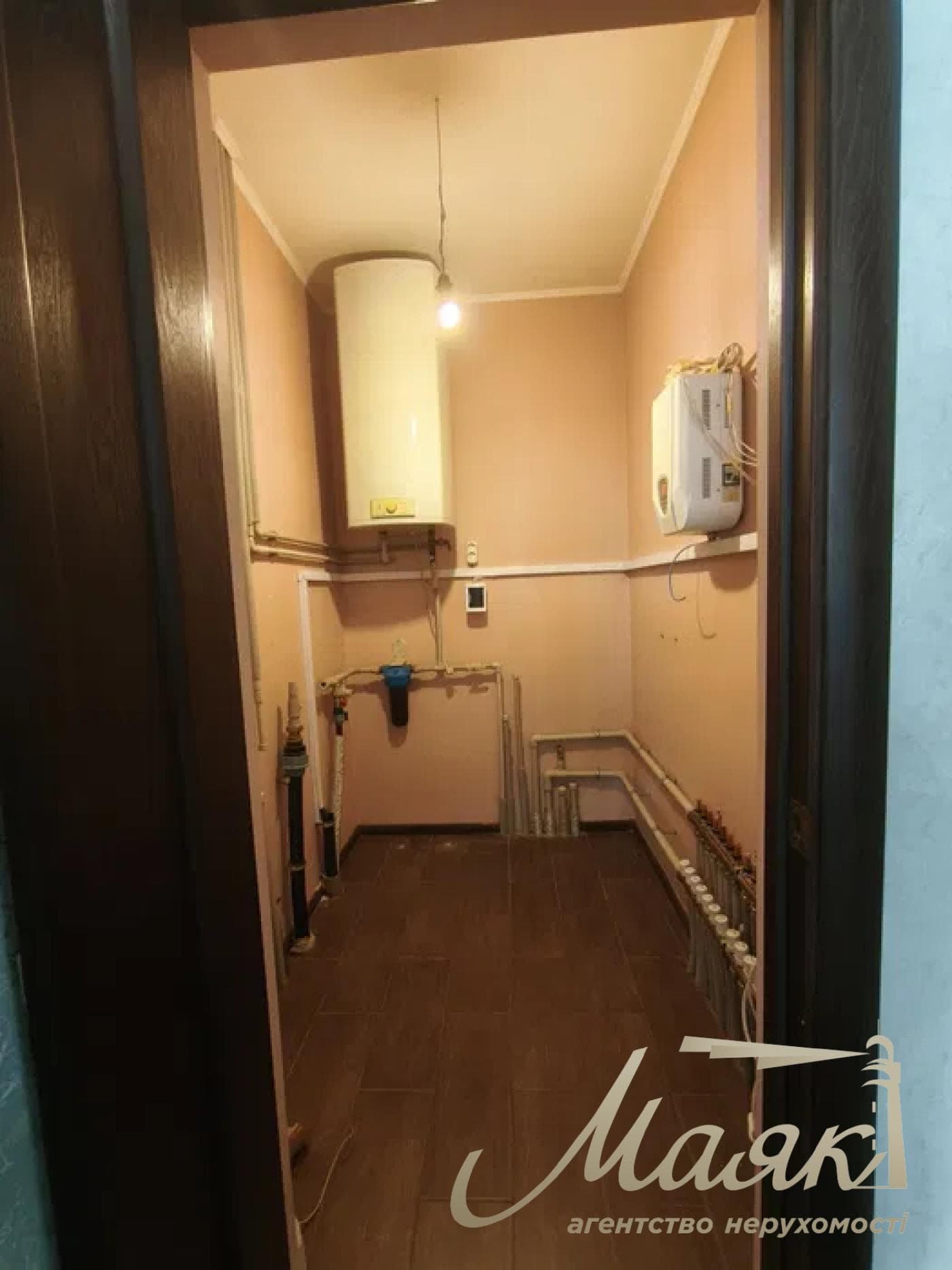 Продаж будинку з власним виходом до озера, 220 кв. м, на Осокорках, Дарницький район