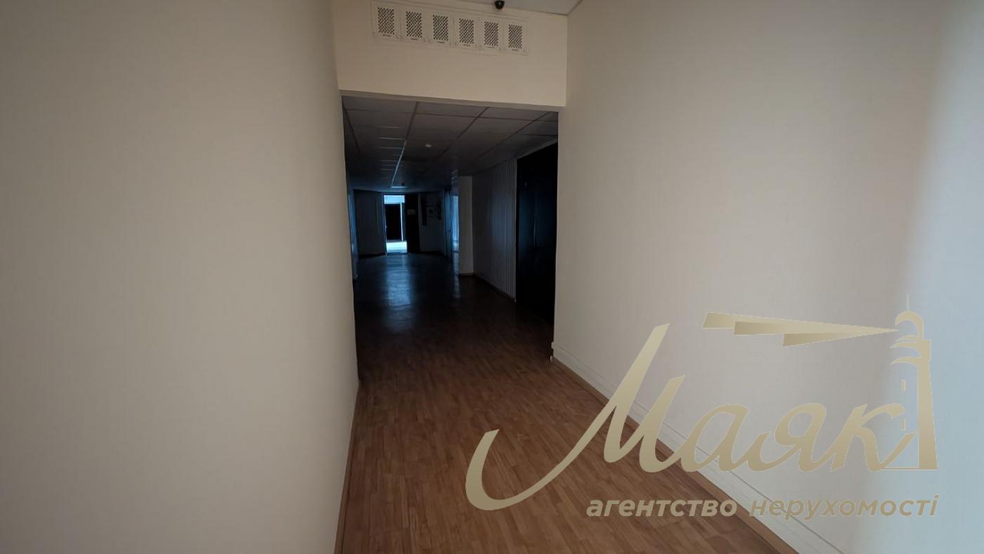 Продаж офісних приміщень 974м2 у центрі Печерська вул. Євгена Коновальця, 31