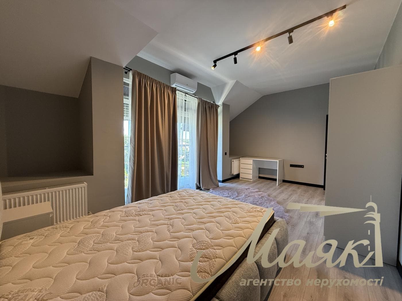 Оренда 3-поверхового таунхауса площею 220 м², Козин, КГ Montana Village