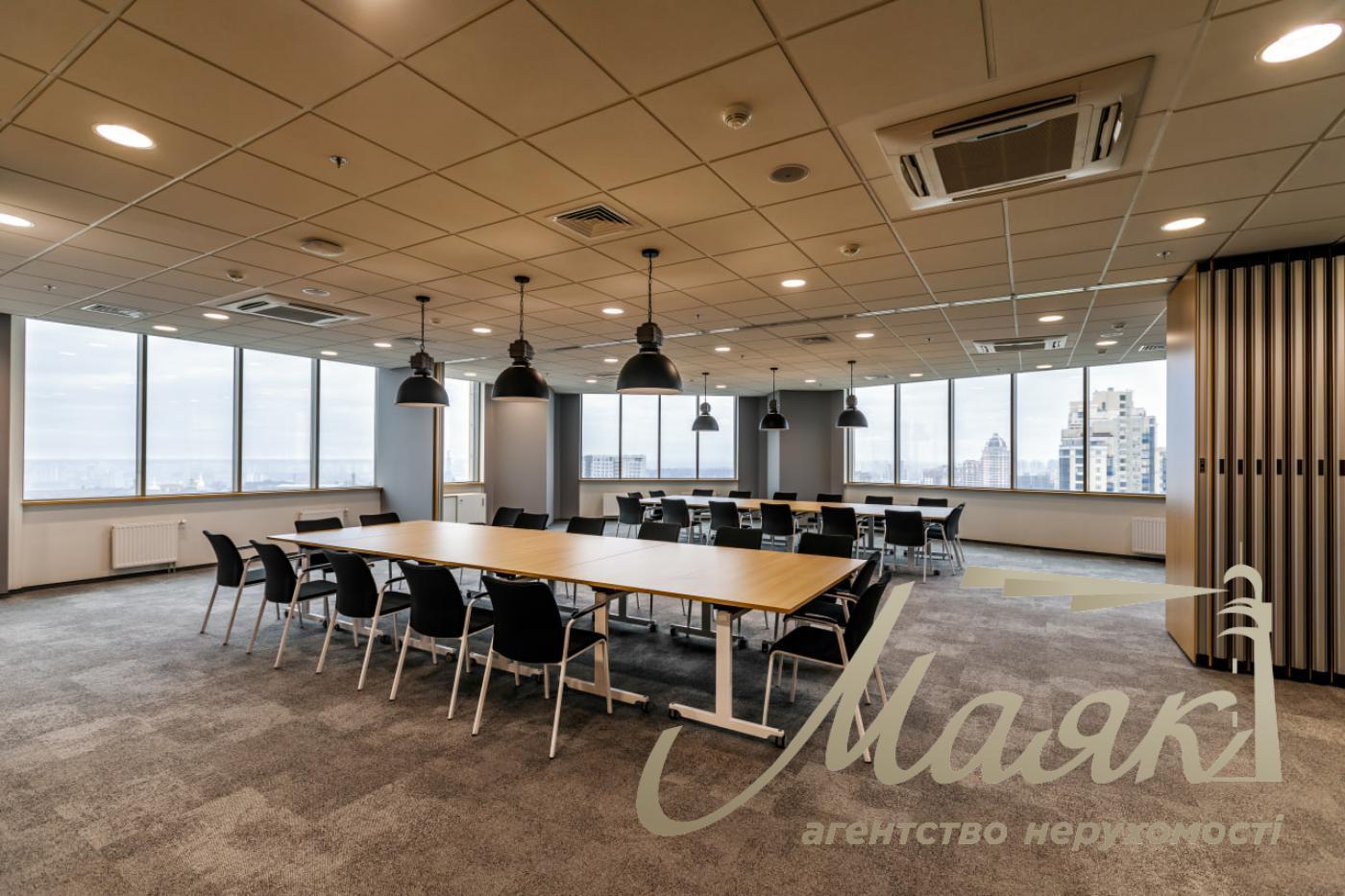 Rent 1194m2 in the Senator Business Center, Pechersky district.