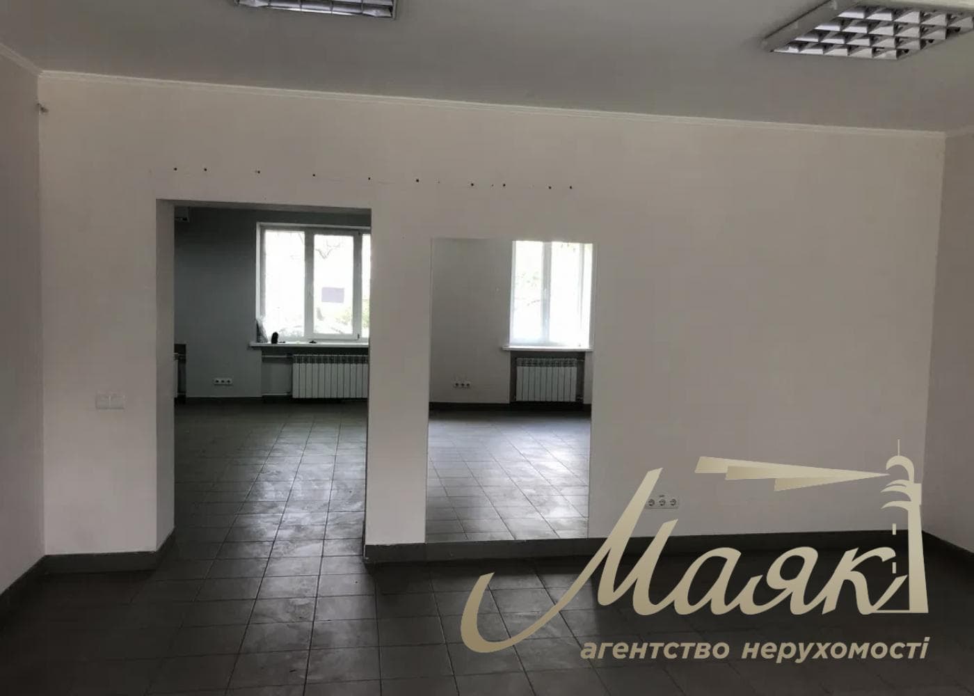 Продаж фасадного комерційного приміщення 89м2 у прохідному та перспективному місці - поворот на ЖК "Комфорт Таун".