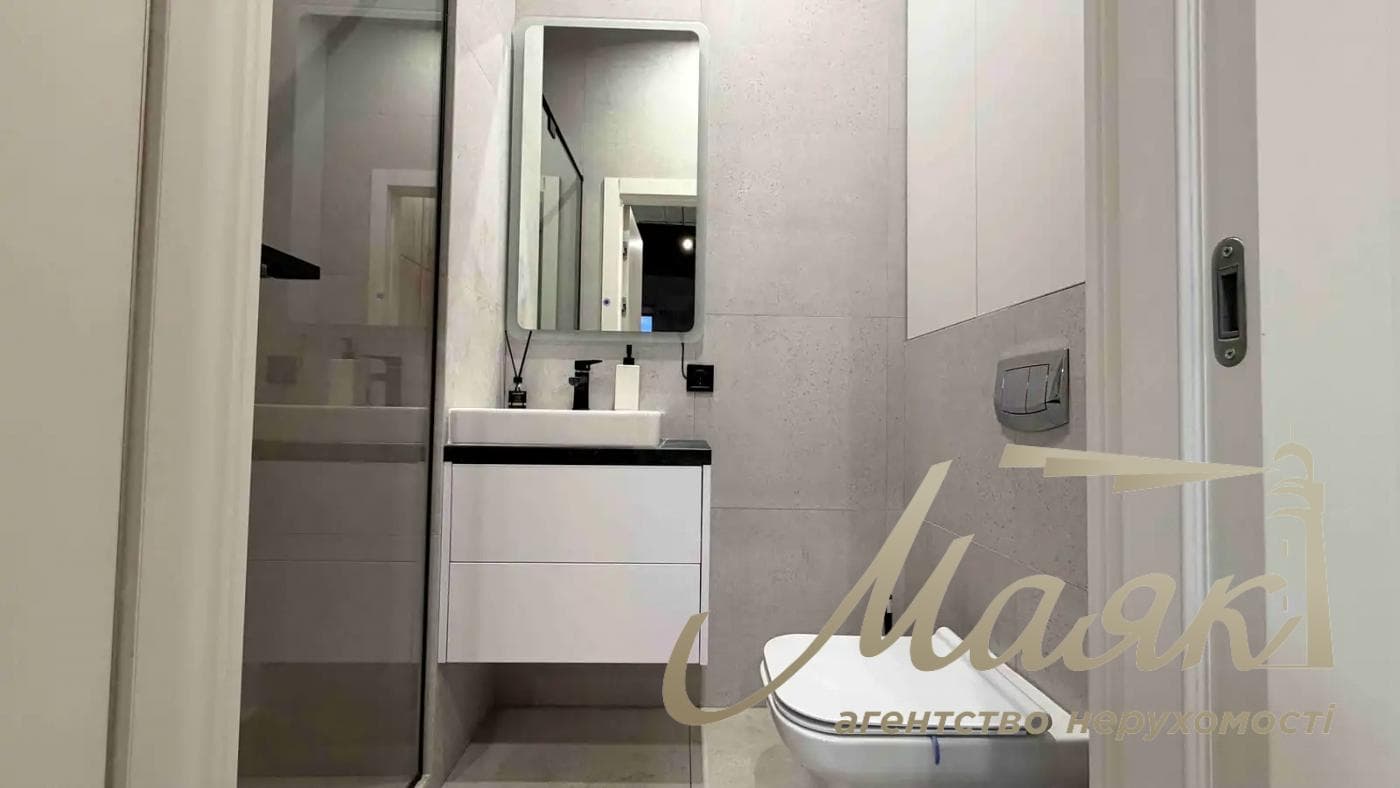 Оренда офісу площею 160 м² на вул. Дмитрівська, 60