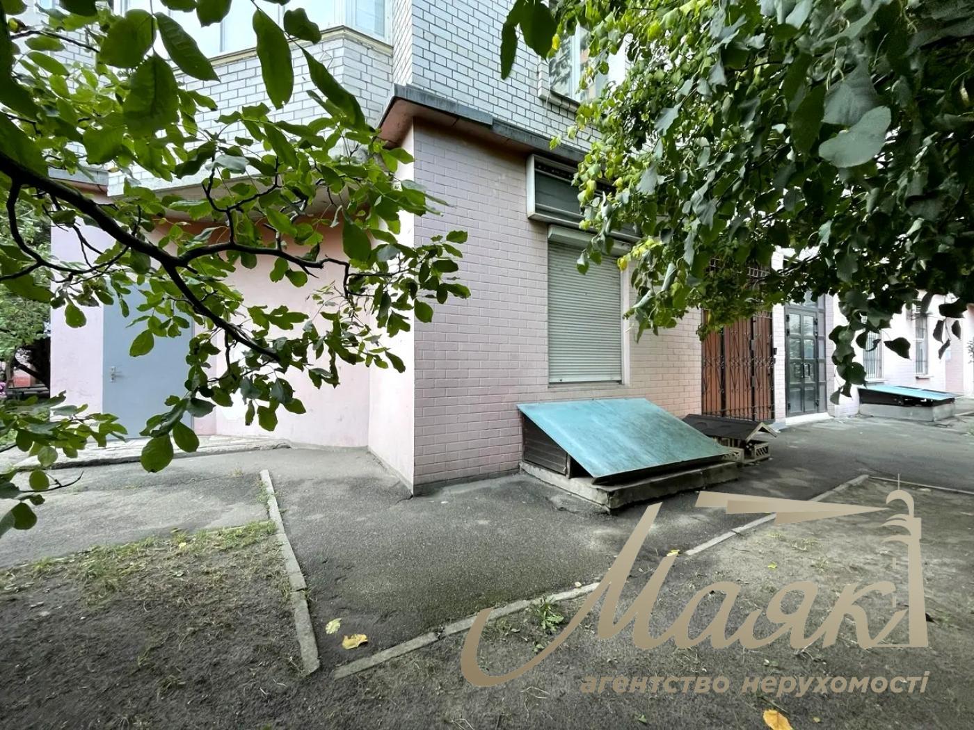 Аренда фасадного помещения 80 м.кв, Святошинский р-н