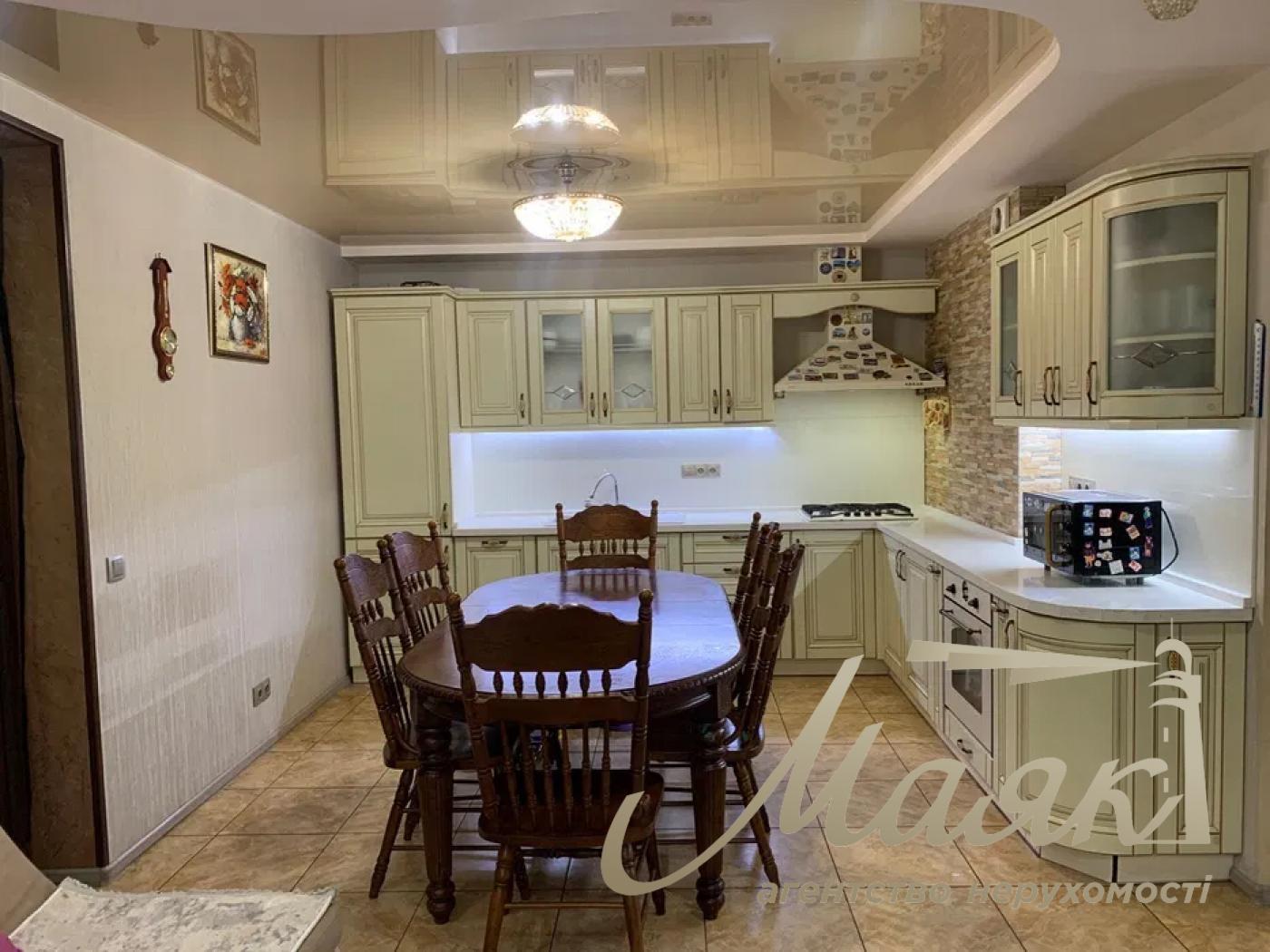 Продаж будинку з ремонтом у с. Віта Поштова