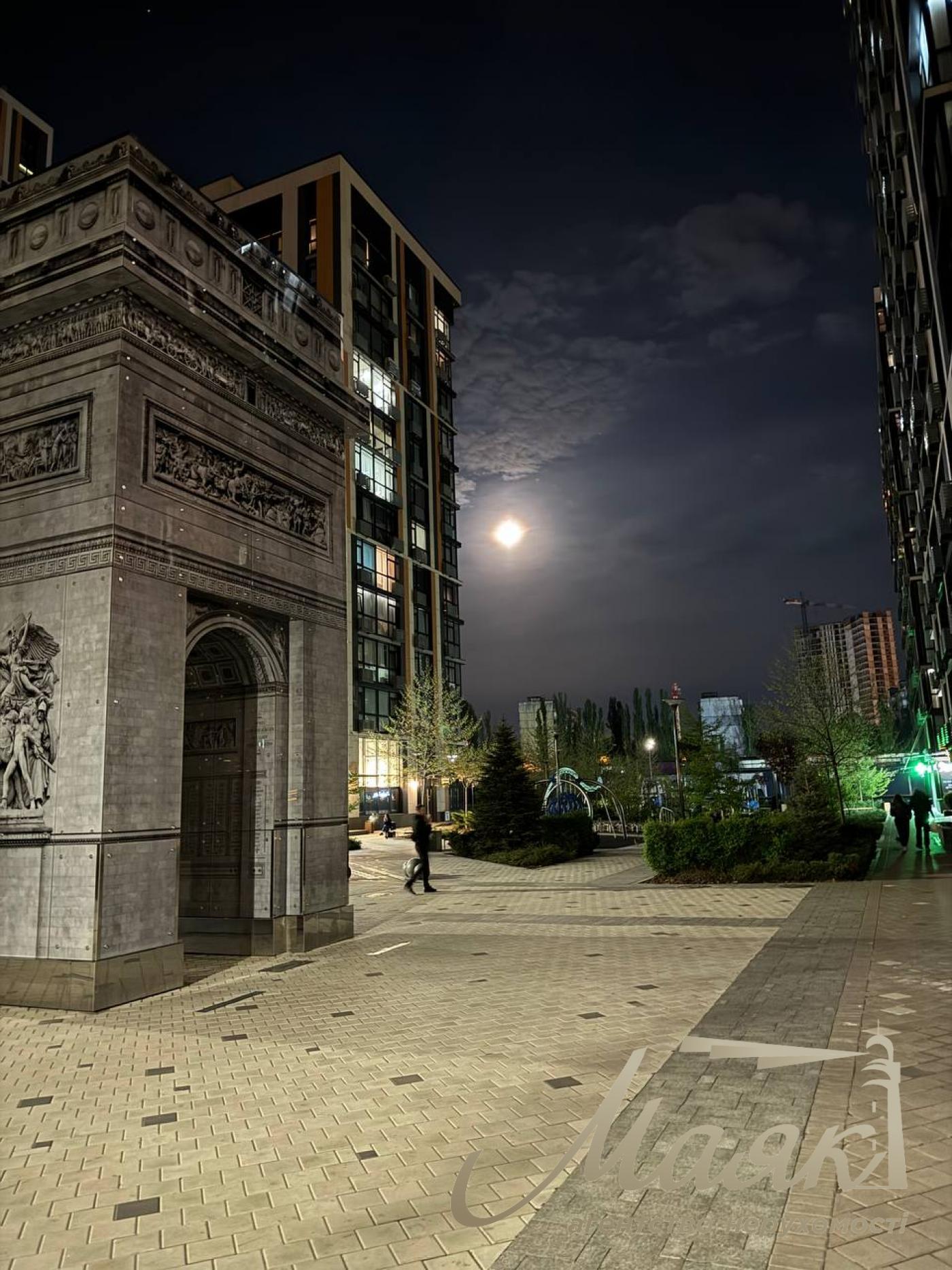 For sale view apartment 50m2 in the LCD "French Quarter 2" str. Predslavinskaya with a view of Pechersk.