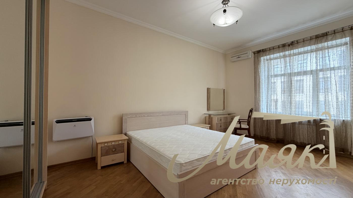For sale 3-room apartment 98m2, str. Yaroslavov Val, 19, Shevchenkovsky district, Near Golden Gate, Sofia Square, Andreevsky Descent.