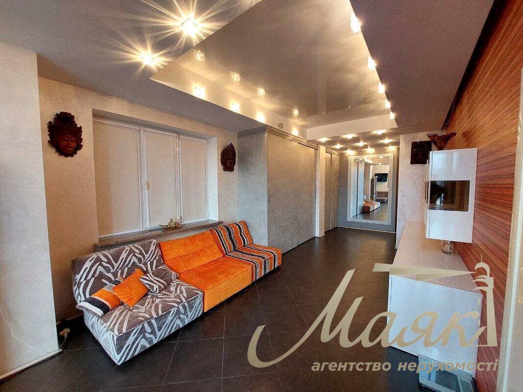 Оренда 2х-поверхового будинку 250 м² Голосіївський район, Чапаєвка/Віта-Литовська, Київ.