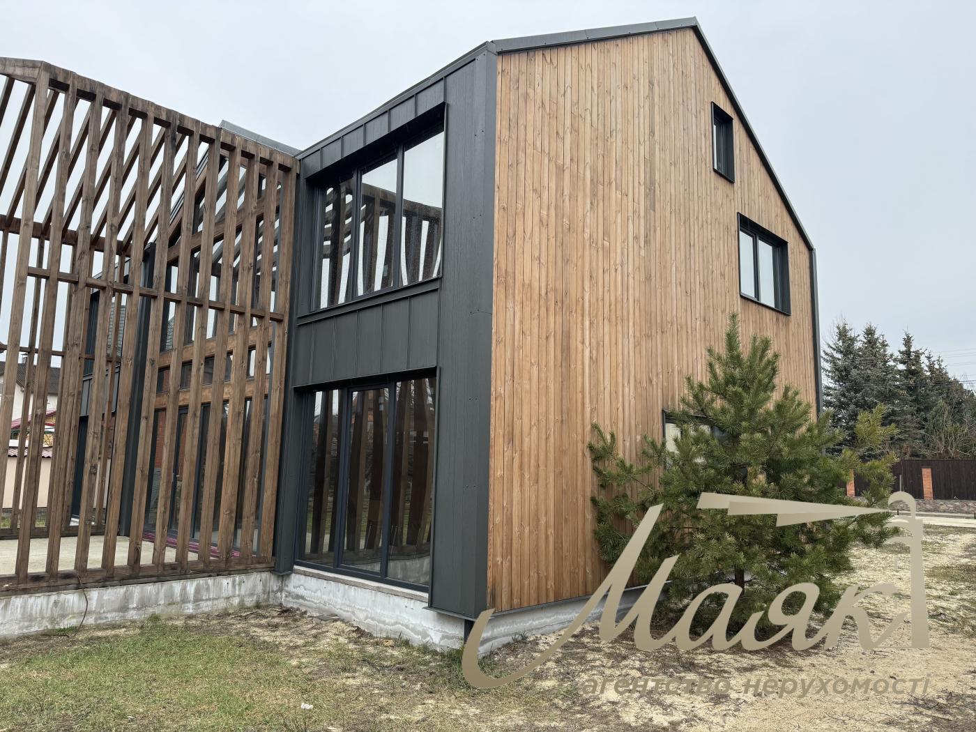 Продаж 2-поверхового будинку в Голосіївському районі Києва 252 м2, Чапаєвка, Лисоводна