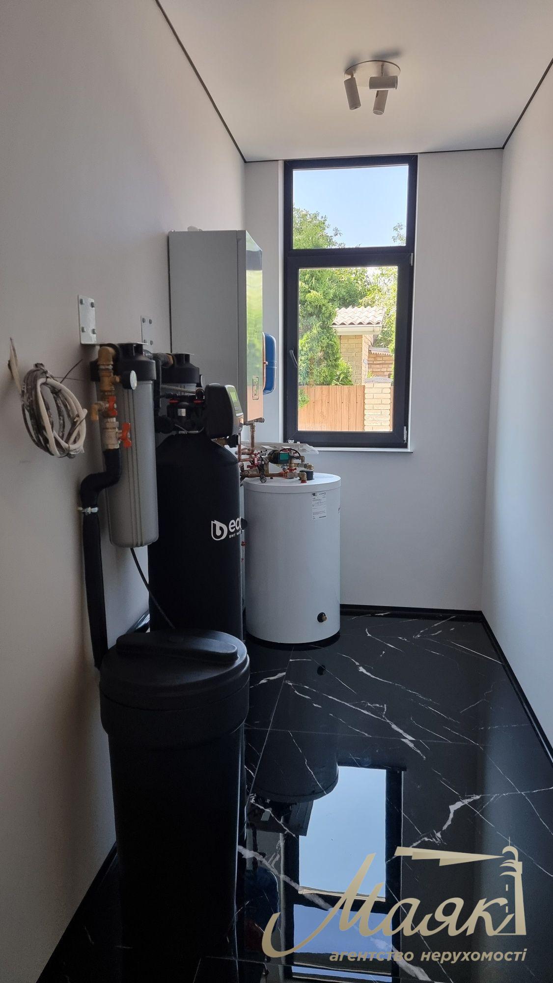 Продаж нового сучасного будинку в стилі Hi-Tech у селі Гатне