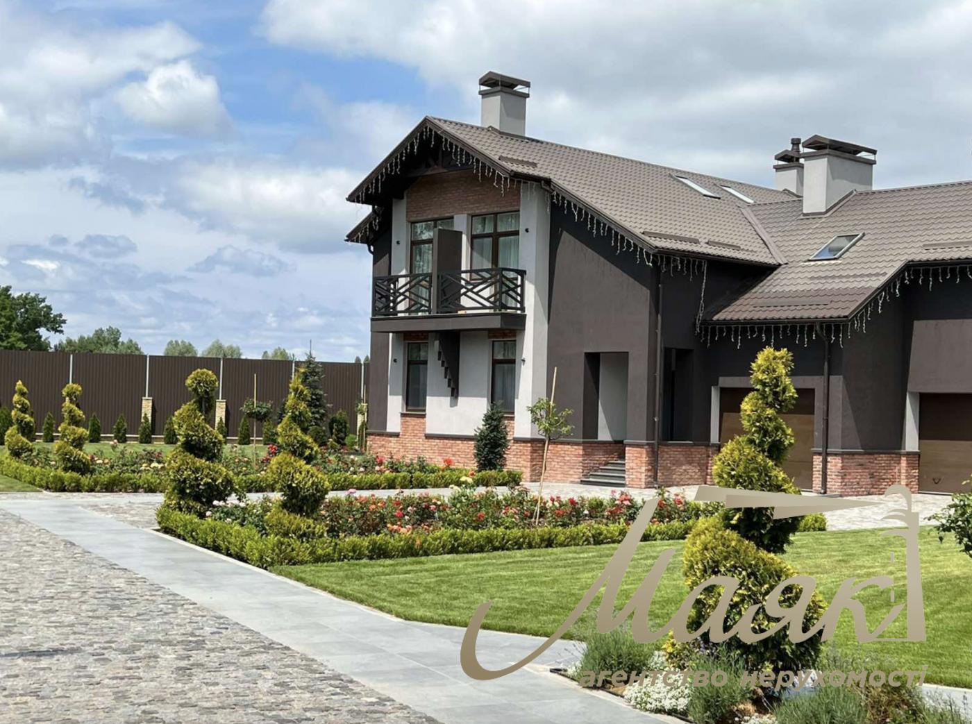 Продажа дома 400м2 в с.Плюты