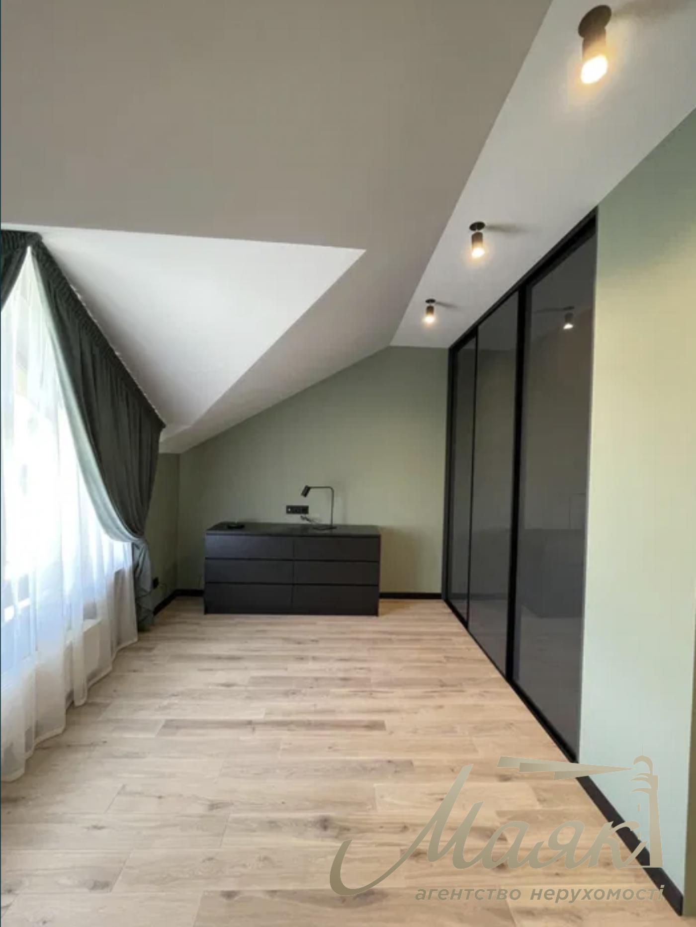 Оренда таунхауса 290 м2 , КМ Montana Village