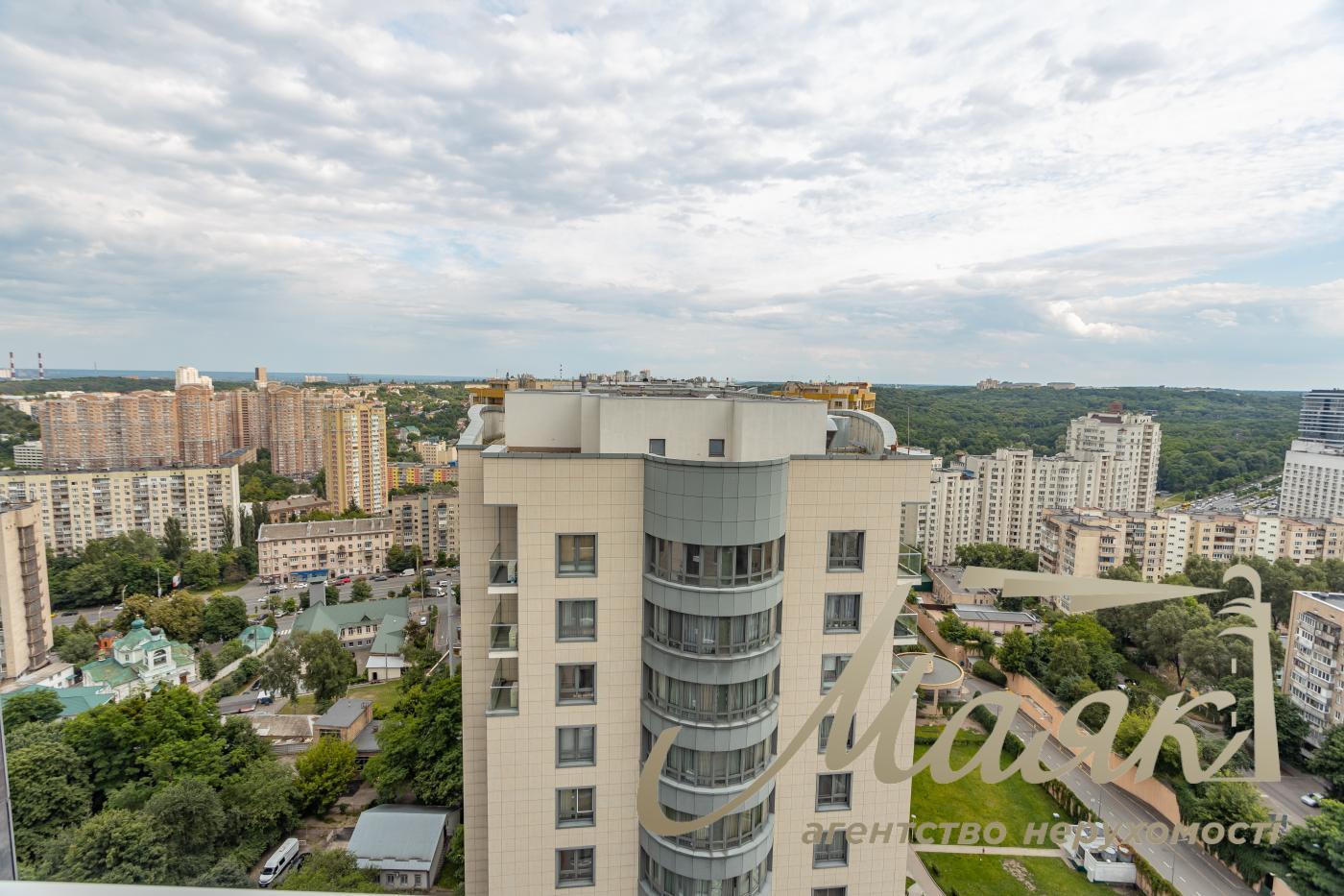 Продаж пентхауса 195 м² з терасою та дизайнерським ремонтом у ЖК Park Avenue VIP, Київ