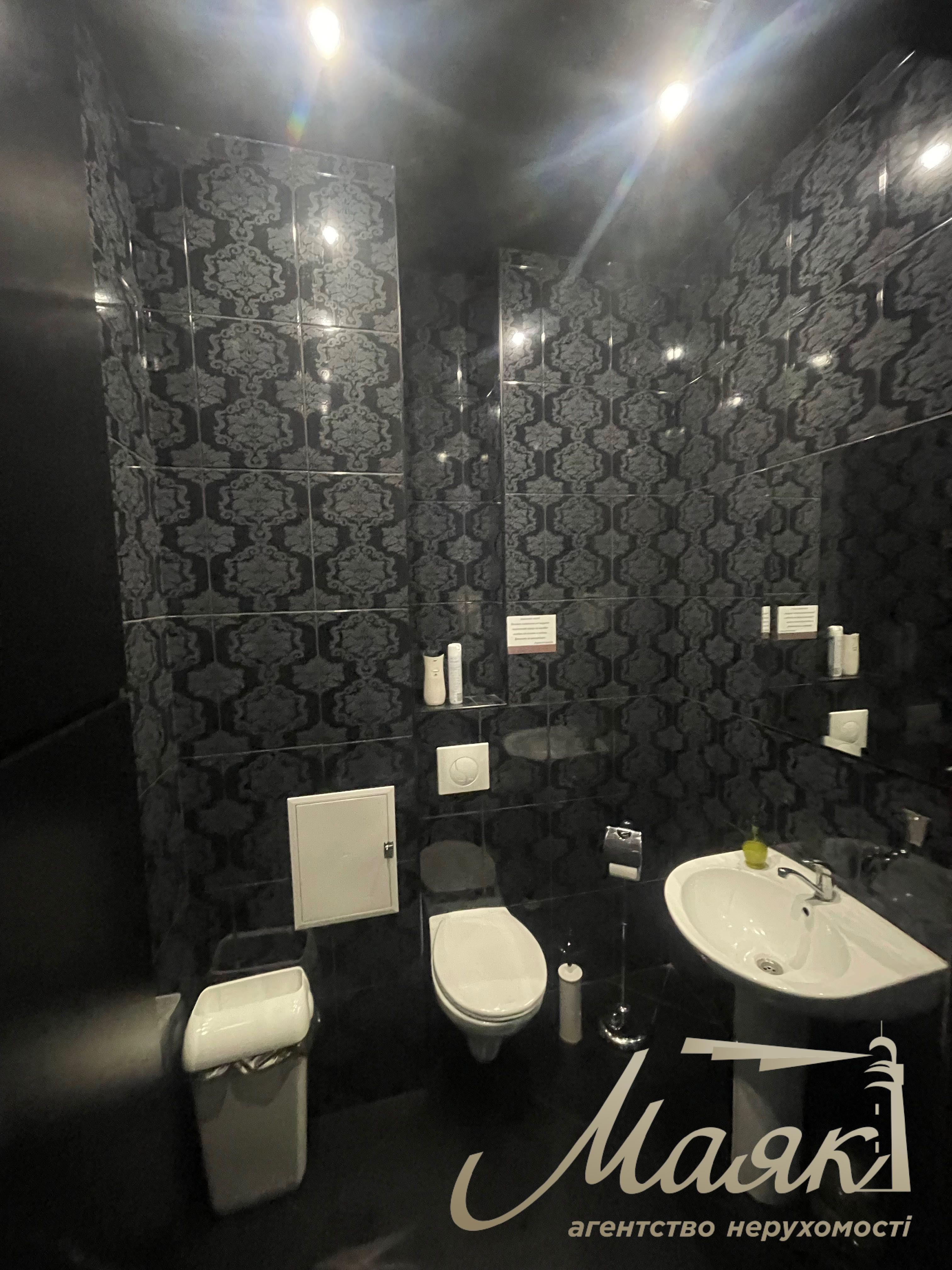 Оренда комерційного приміщення по вул. Анни Ахматової 32/18, біля River Mall