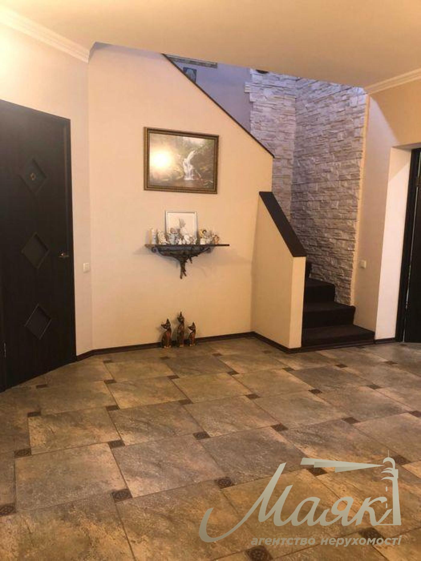 Sale of a 2-storey house 225 sq.m. Osokorki. Darnitsa. Plot 7.7 acres.