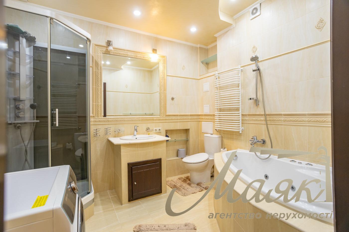 For sale 3 bedroom apartment Obolon, apartment for sale near the subway