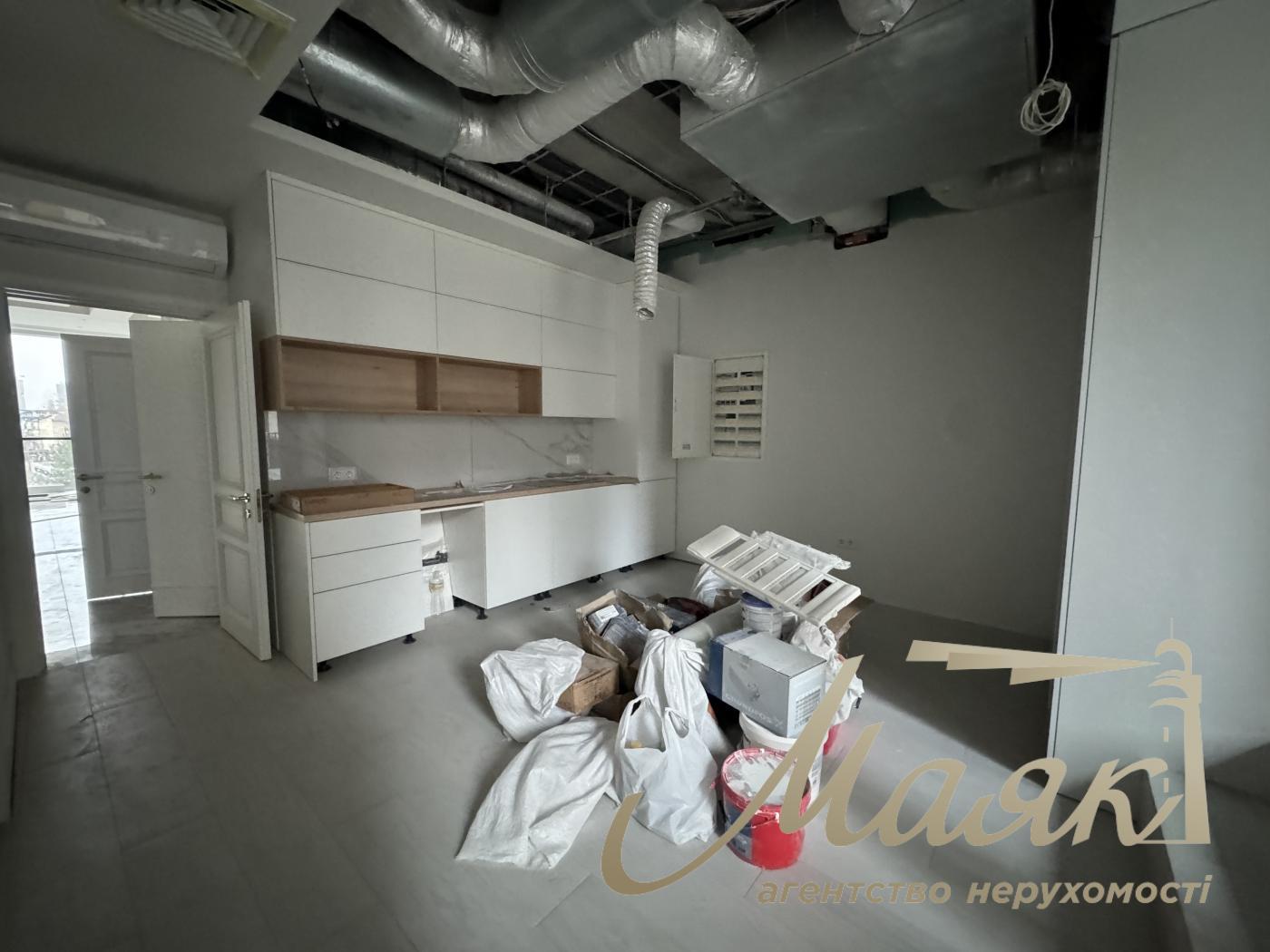 Clinic for sale in LCD French Quarter 2, Predslavynska street, Center, Kiev