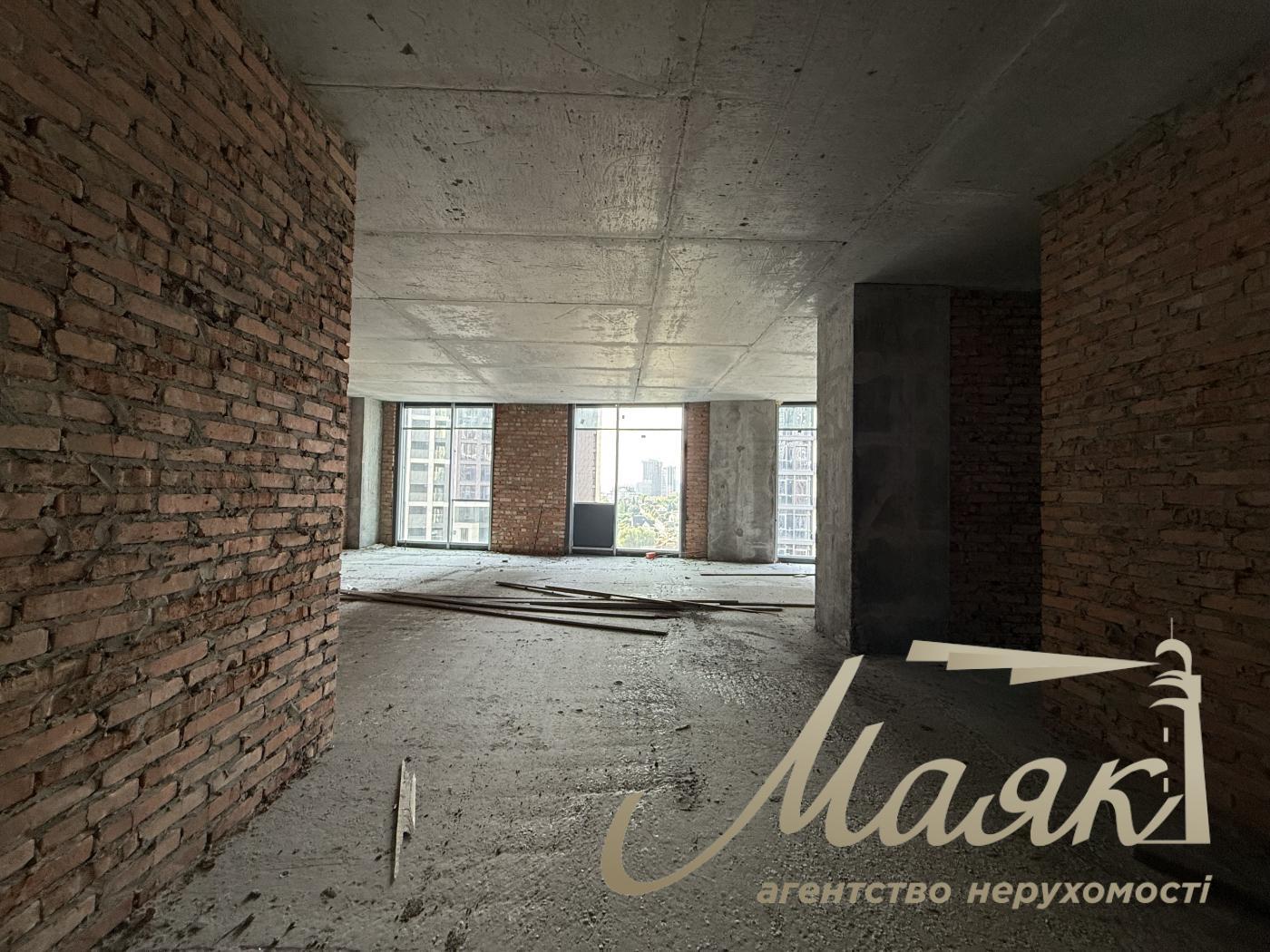 For sale 4-bedroom apartment Residential Complex Novopecherskie Lipki