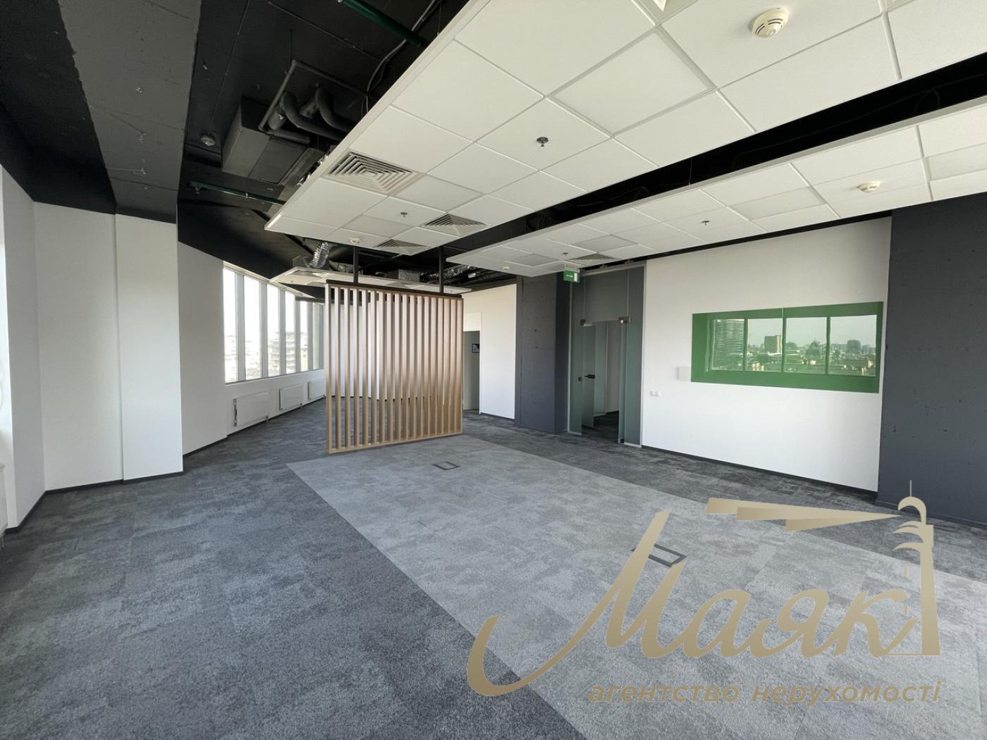 Office for rent with view 540m2 in the center, Senator Business Center