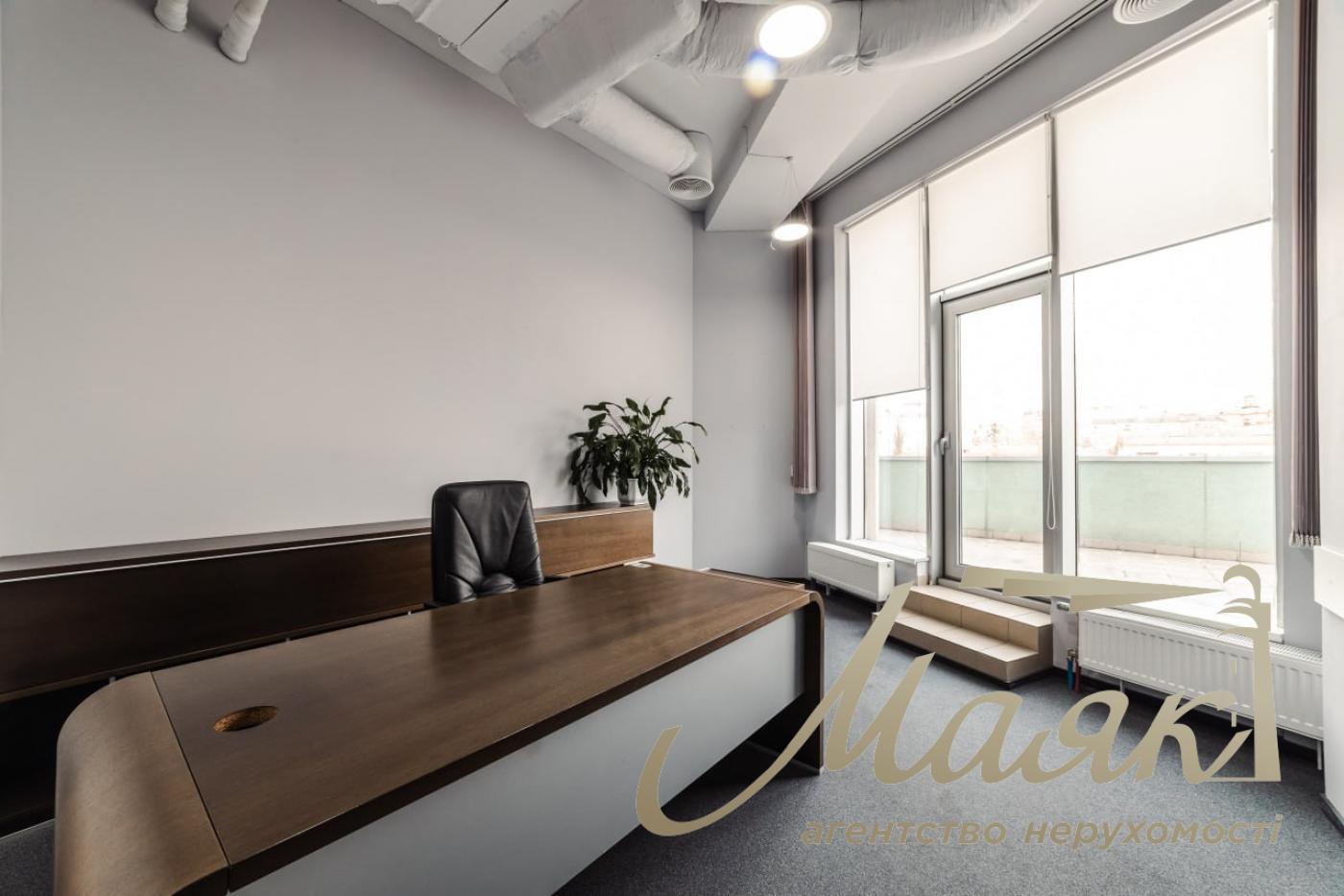 Оренда офісу 555 м2 у БЦ з ремонтом, меблями та терасою Олімпійська