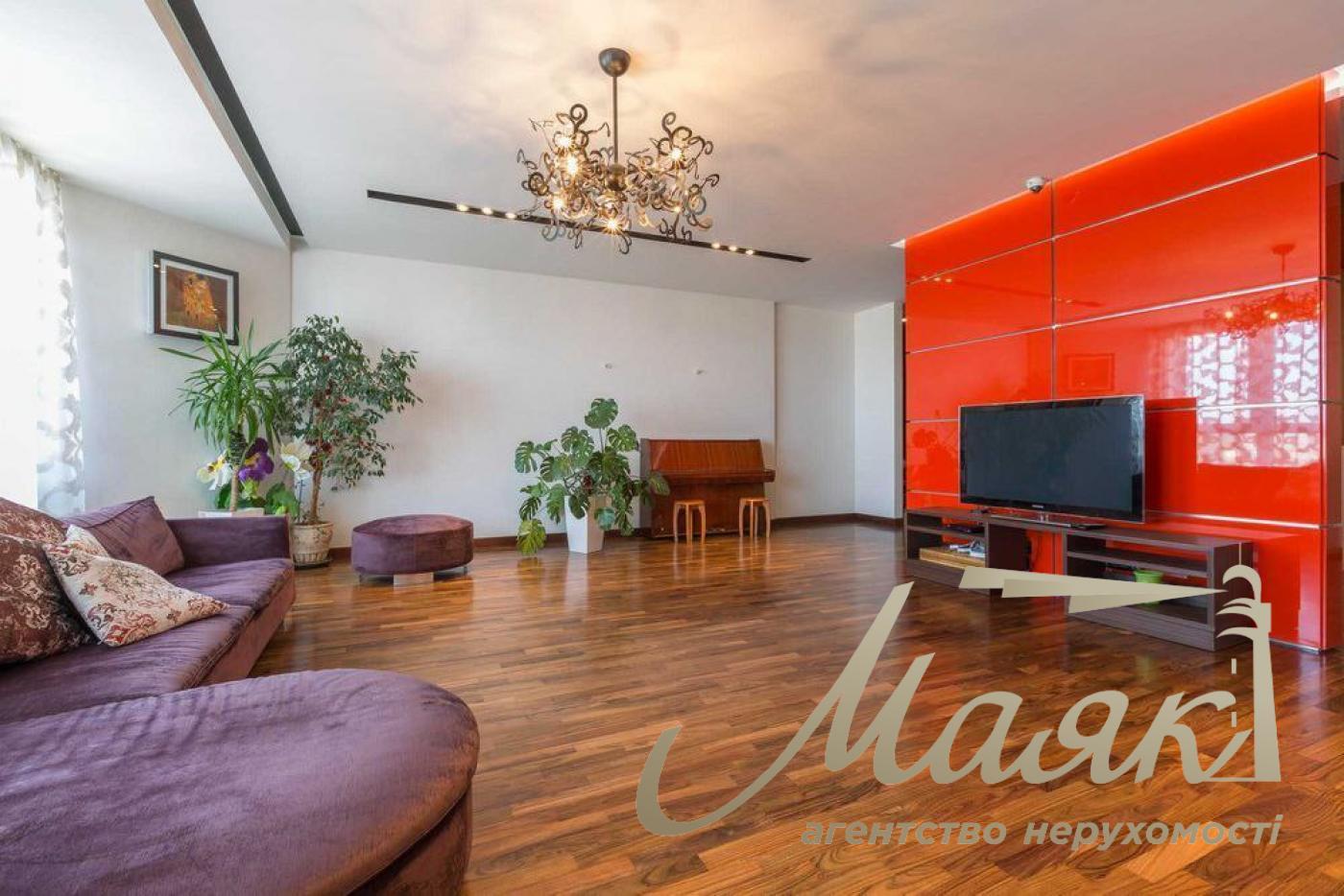 Sale of 4-room apartment, Kudryashova street 20, Vremena Goda residential complex, Solomensky district!
