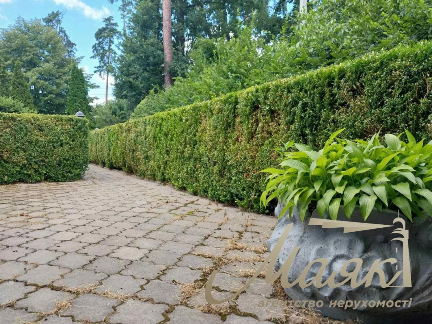Продажа 4 -х этажного особняка 800 м2 в центре г. Буча, Киево-Святошинский район