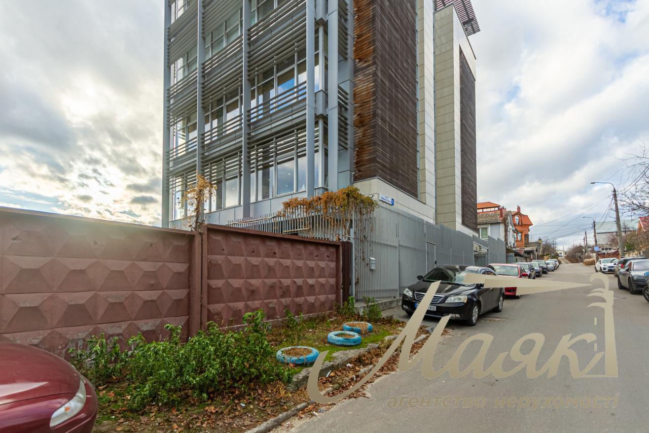 Sale of office building in a picturesque area! Verkhnegorskaya street. Center. Kyiv