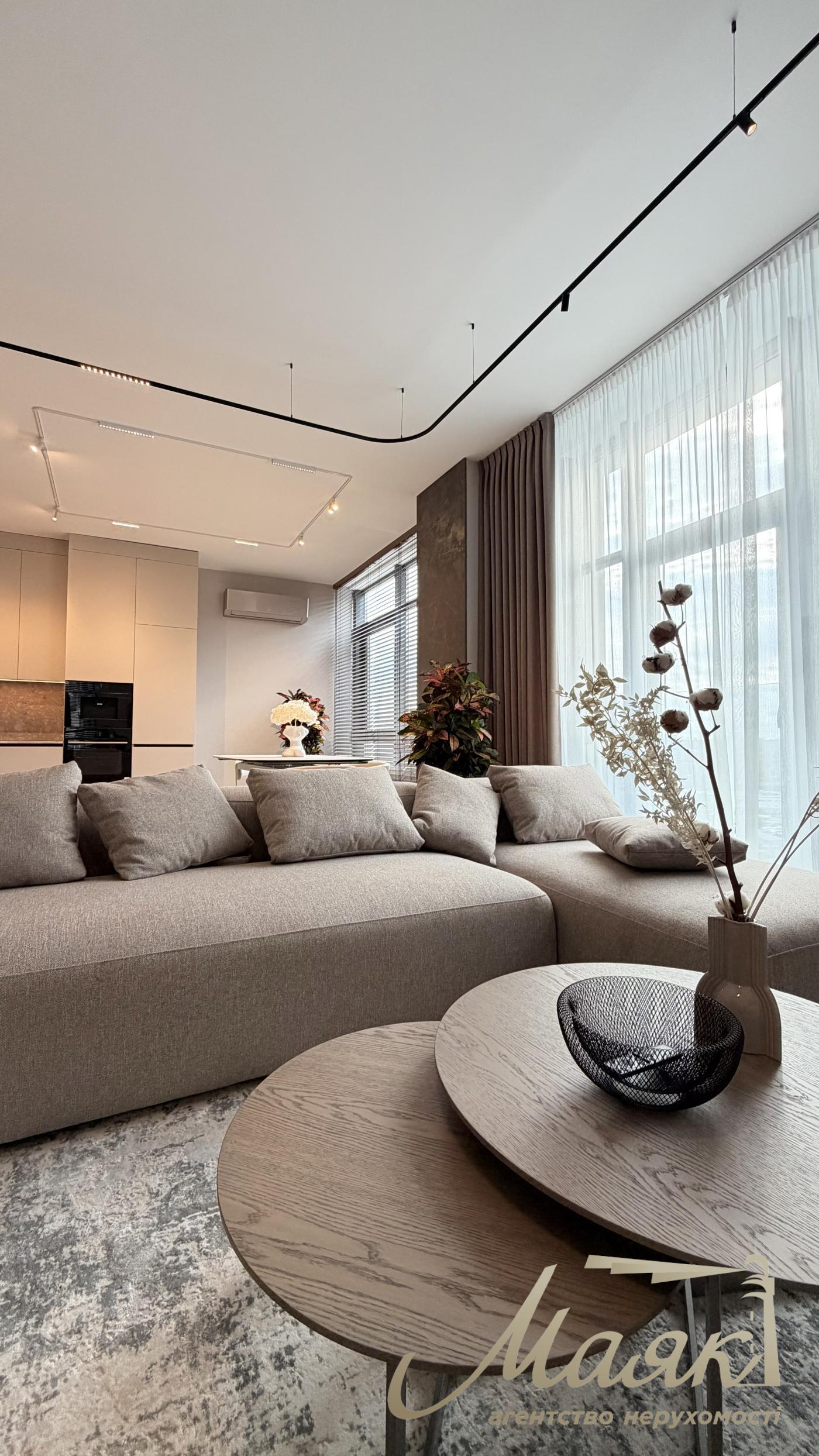 For sale 3-room apartment Residential Complex Novopecherskie Lipki, Dragomirova str.