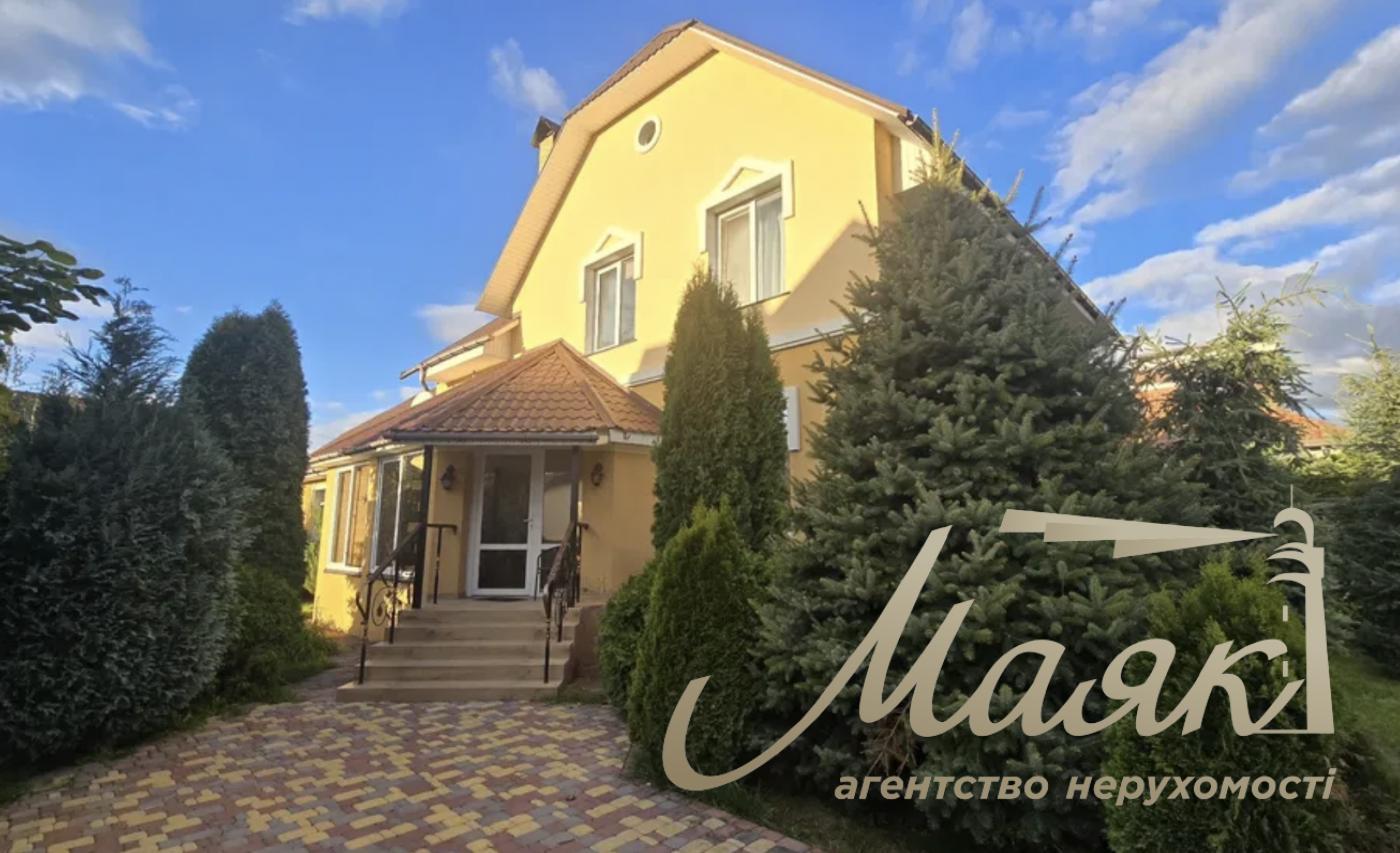 Rent a house 300m2 in the village of Kozin, ulitsa Nova,70