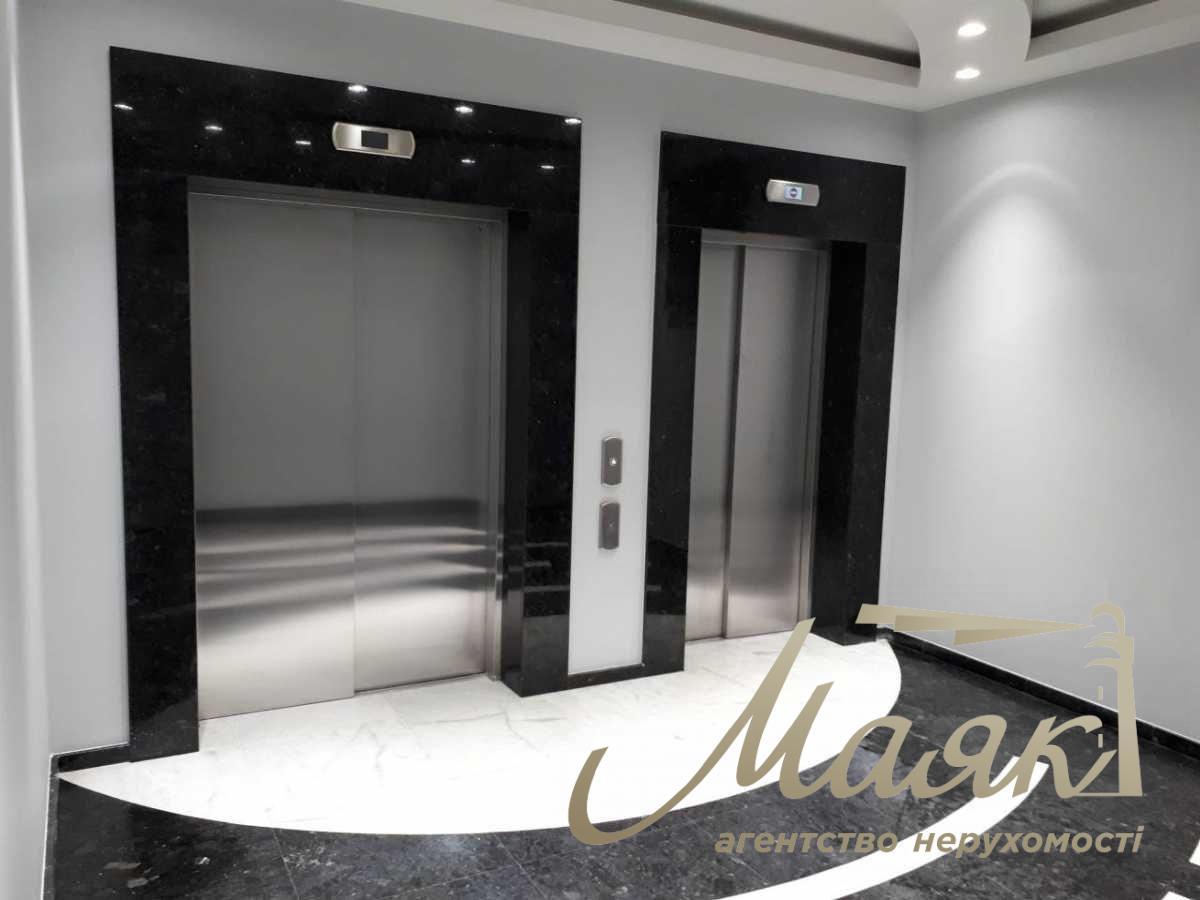 Office for rent 250m2 in Gloria Business Center, Nivki metro station