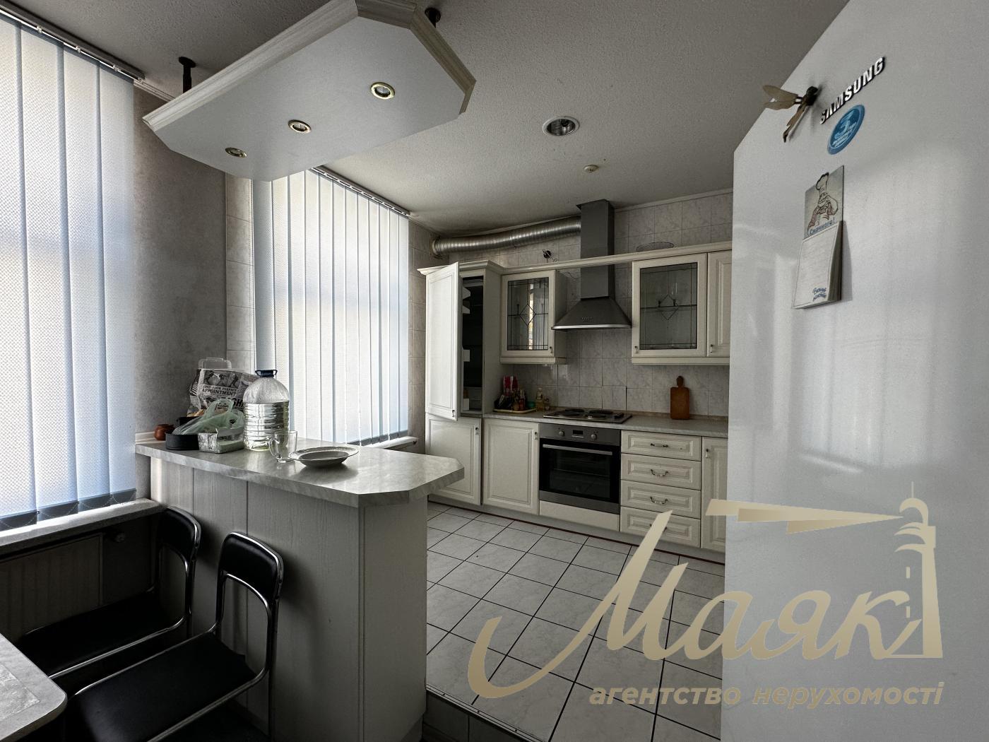 Оренда ОСЗ 600м2 вул.Бойчука 17, Печерськ