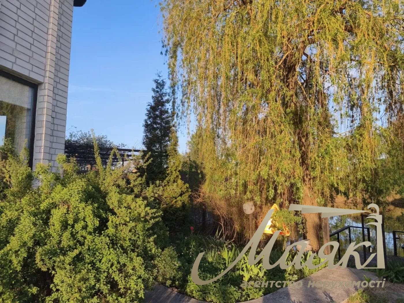 Продаж будинку з власним виходом до озера, 220 кв. м, на Осокорках, Дарницький район
