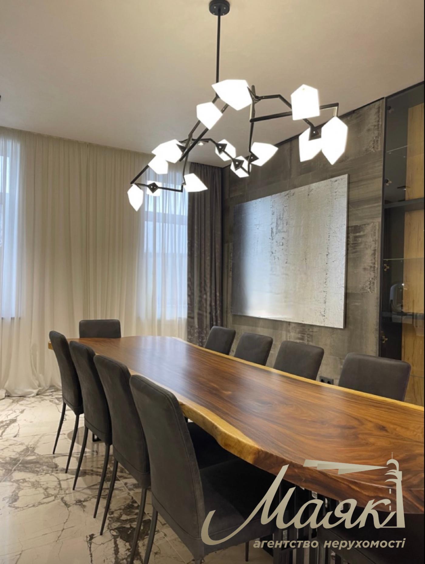 Продажа дома 400м2 в с.Плюты