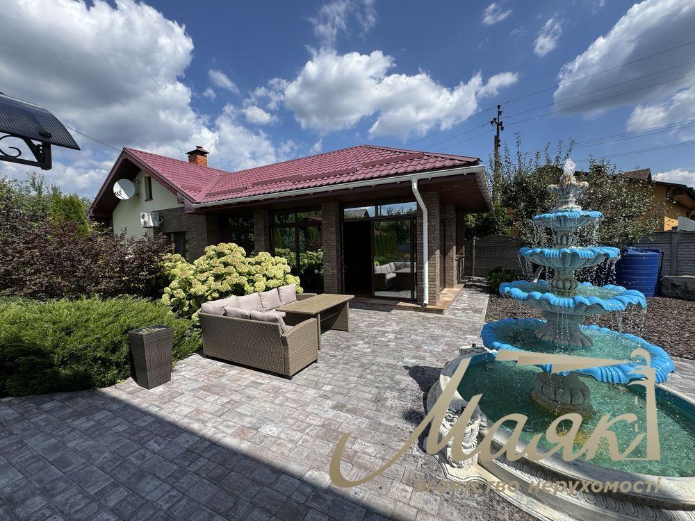 Продажа дома 260 м² с гостевым домом и баней c.Романков у Голубого озера, 10 соток, Обуховское направление, Киевская область.