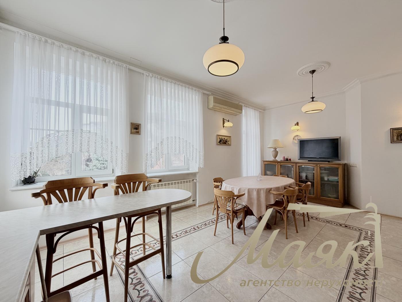 Rent 3-storey house 492,7m2, Lesniki