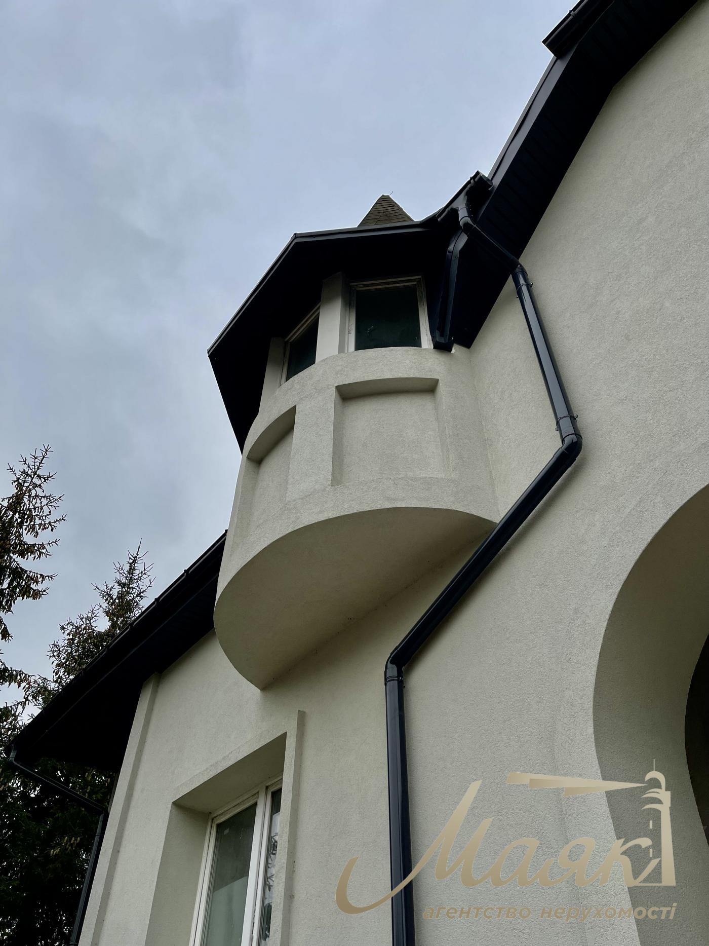 Продаж будинку з гаражем 365м2, ділянка 15 соток у КМ "ОБРІЙ - К" вул. Центральна, у с. Козин,