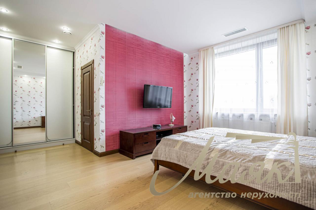 Sale of house 420 m2 in elite KG Solnechnaya Dolina, Romankov