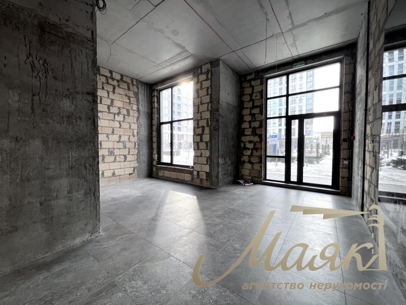 Rent a facade premises of 125 sq.m. on Narodnoe Opolchenie Street in Sky Avenue Residential Complex