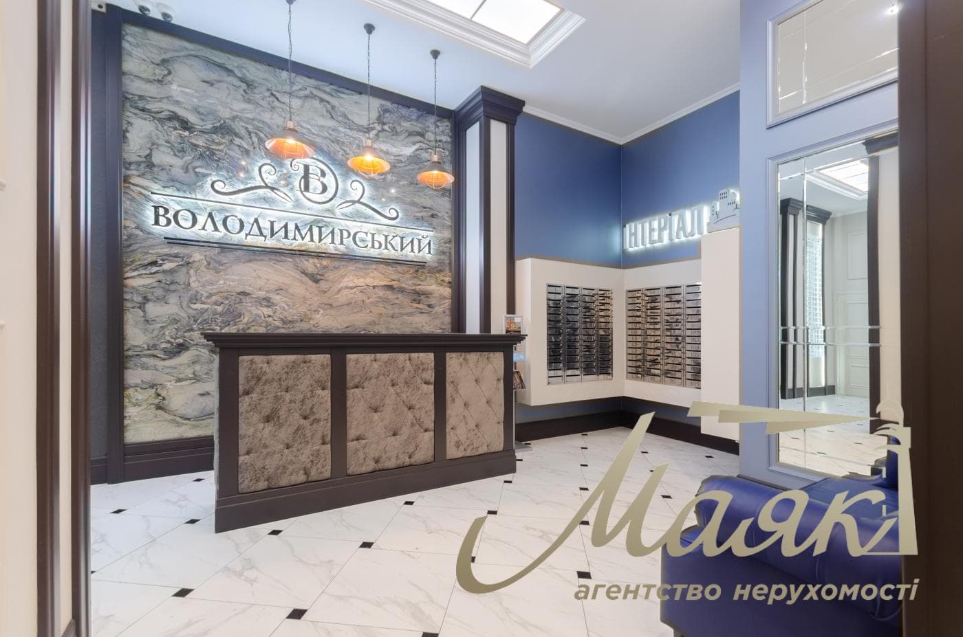 Office for rent 172m2 in Vladimirsky Residential Complex at 109 Antonovicha Street.