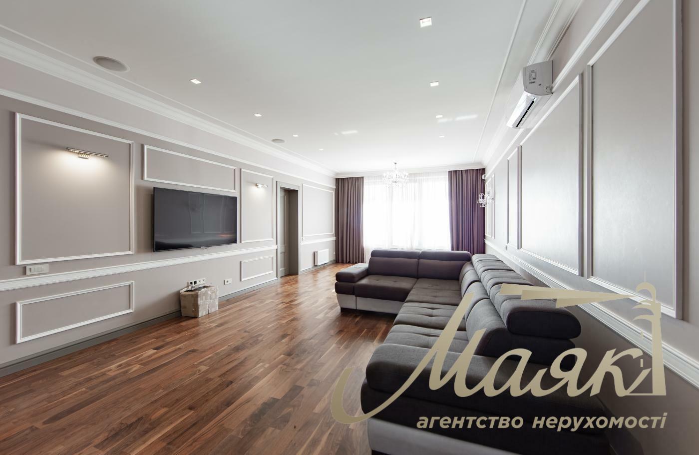 Sale of a modern house 265m2 with a swimming pool in Lesniki - 5 minutes from Kyiv, Vatutina lane.