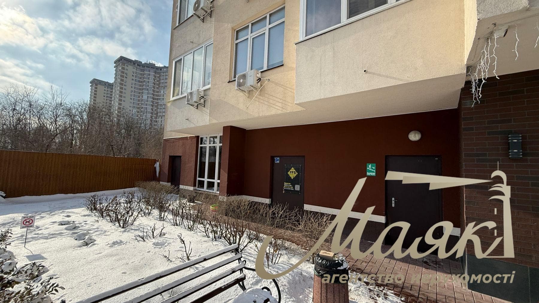 Оренда фасадного приміщення (418 м²) на першому поверсі за адресою: вул. Польова, 73, Солом’янський район.