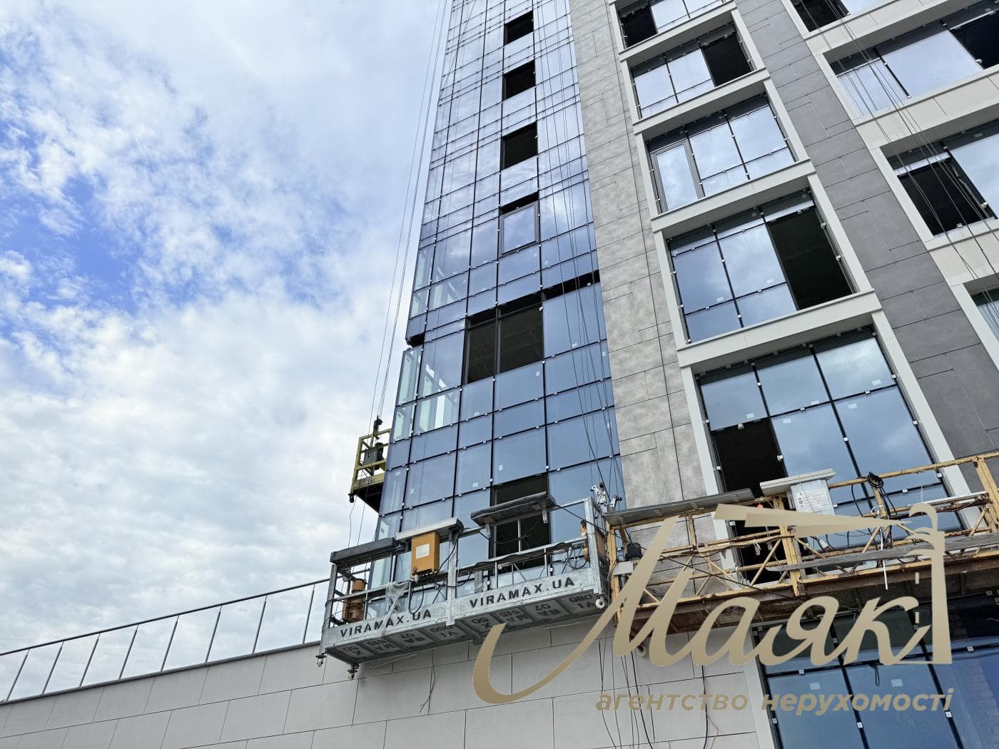 Rent a facade room 72.88m2 Dragomirova str. in the LCD "Novopecherskie Lipki"