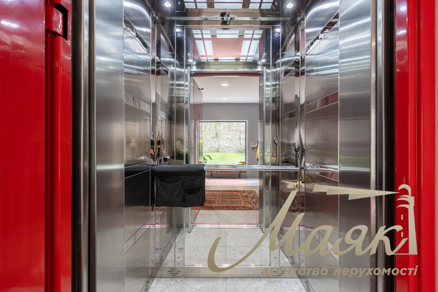 Продаж будинку на Батиєвій горі з розкішним краєвидом, Київ, Центр.