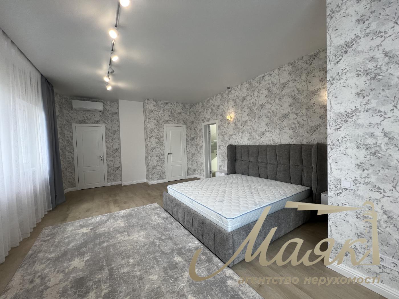 Rent 3-storey duplex 270m2, Kozin