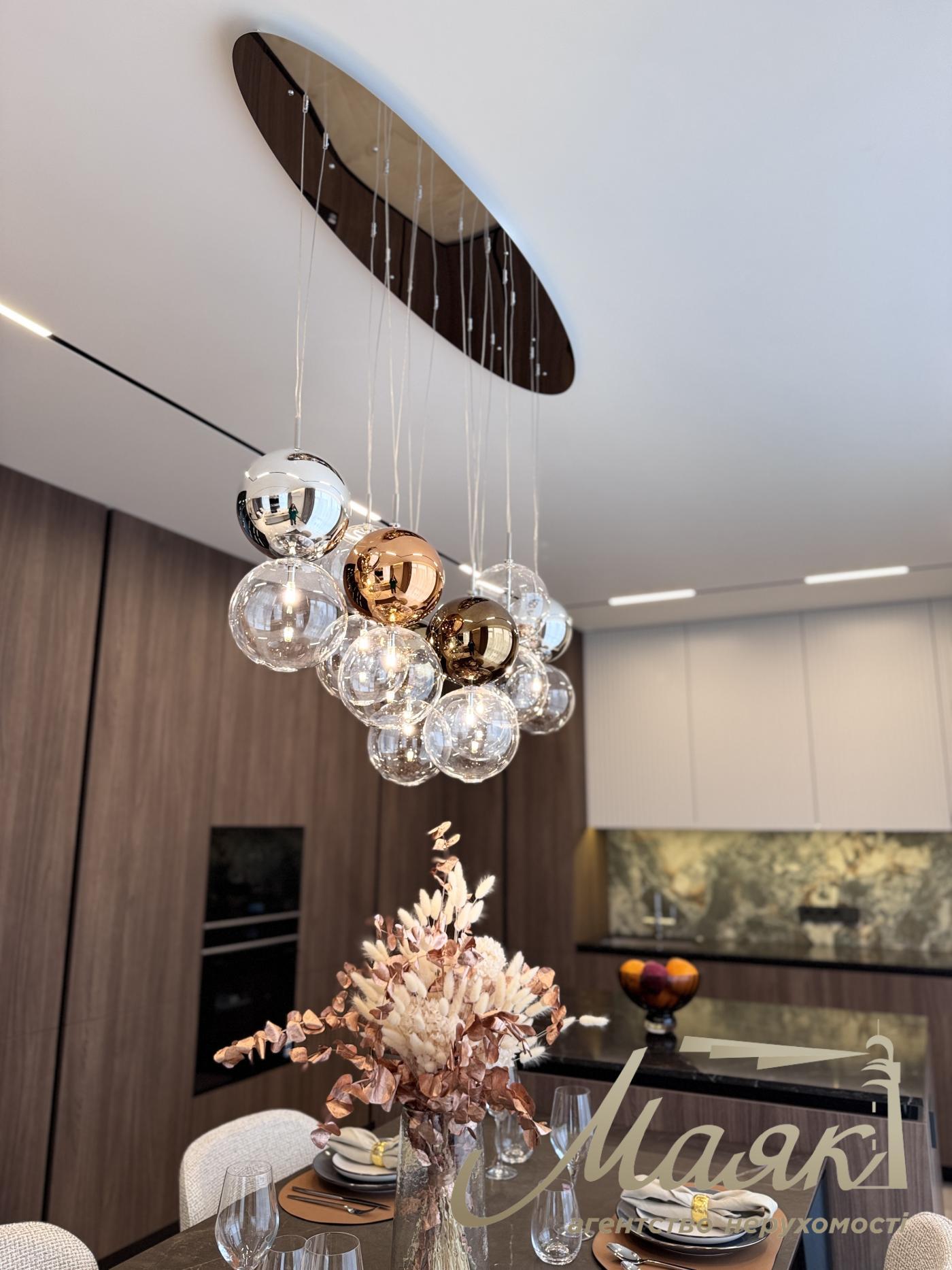 Продаж квартири 120m2 в ЖК Французький квартал 2, вул. Джона Маккейна 3а, Центр, Київ