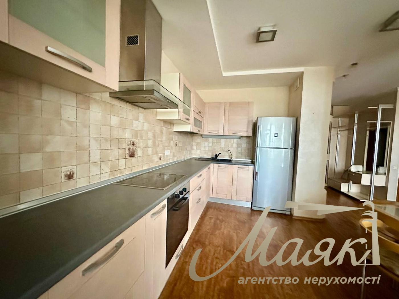 Аренда 3-х комнатной квартиры по ул.Степана Руданского 4-6,метро Сырец.