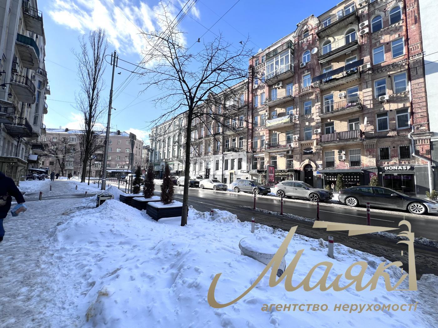 Оренда фасадного приміщення 156м2, Шота Руставелі 15.