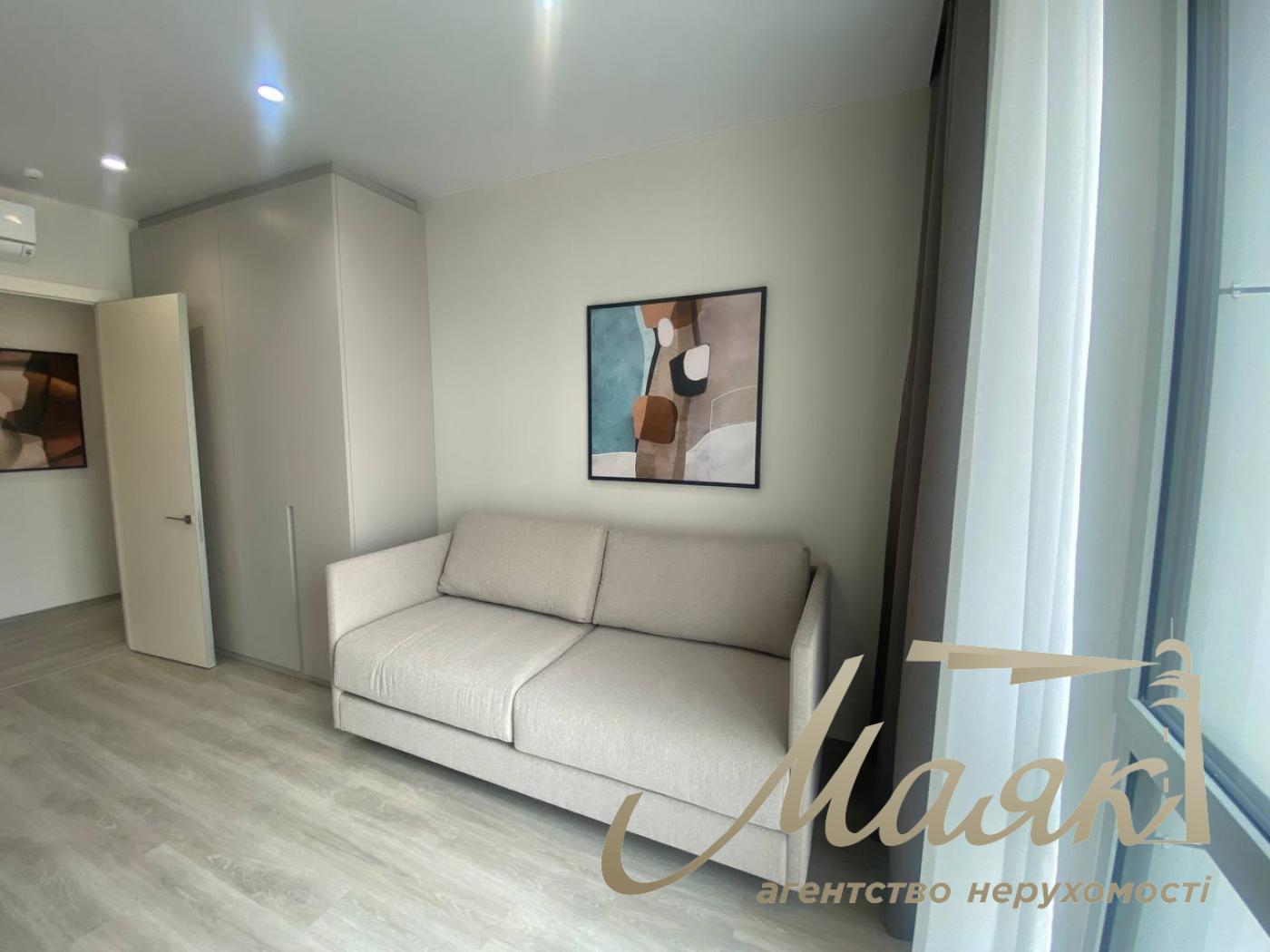 Rent of a 4-room apartment in the Atlantic residential complex at 118 Antonovycha Street, Palace of Ukraine.