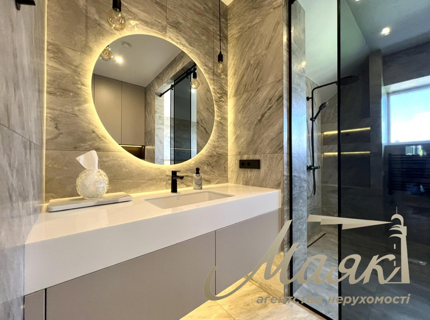 House for sale with designer renovation 356m2 in Ivankovichi