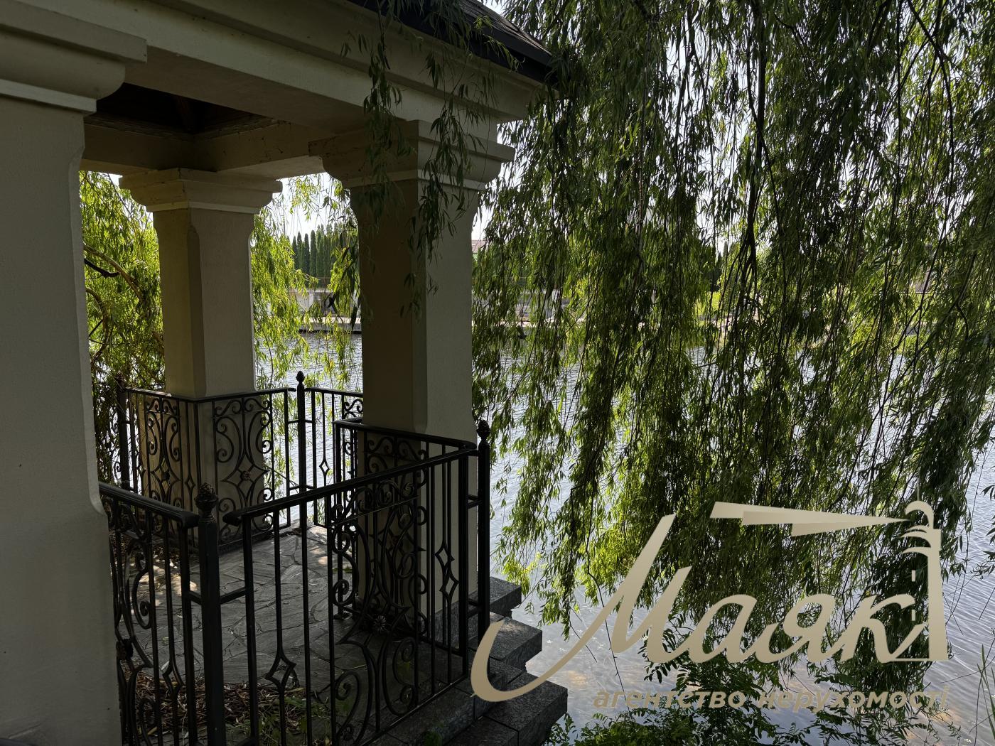 Продаж будинку біля води 1200 кв.м у Кончі-Заспі | Свій пляж і вихід до води